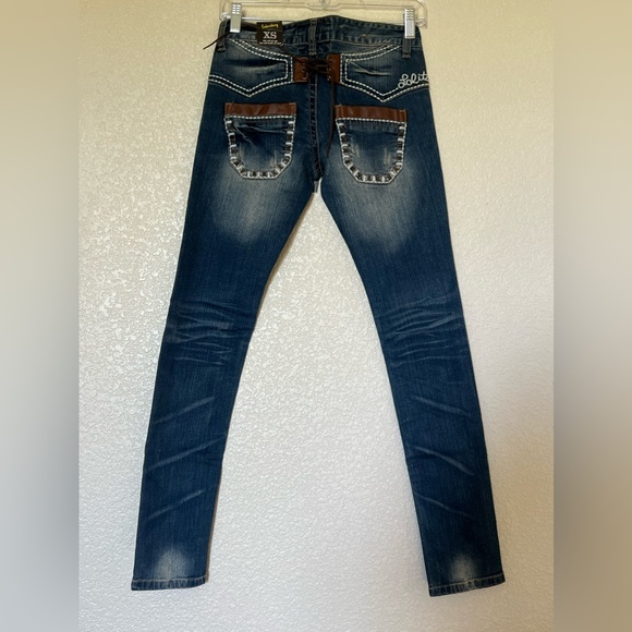 Lolita Embroidery Jeans - Picture 3 of 9